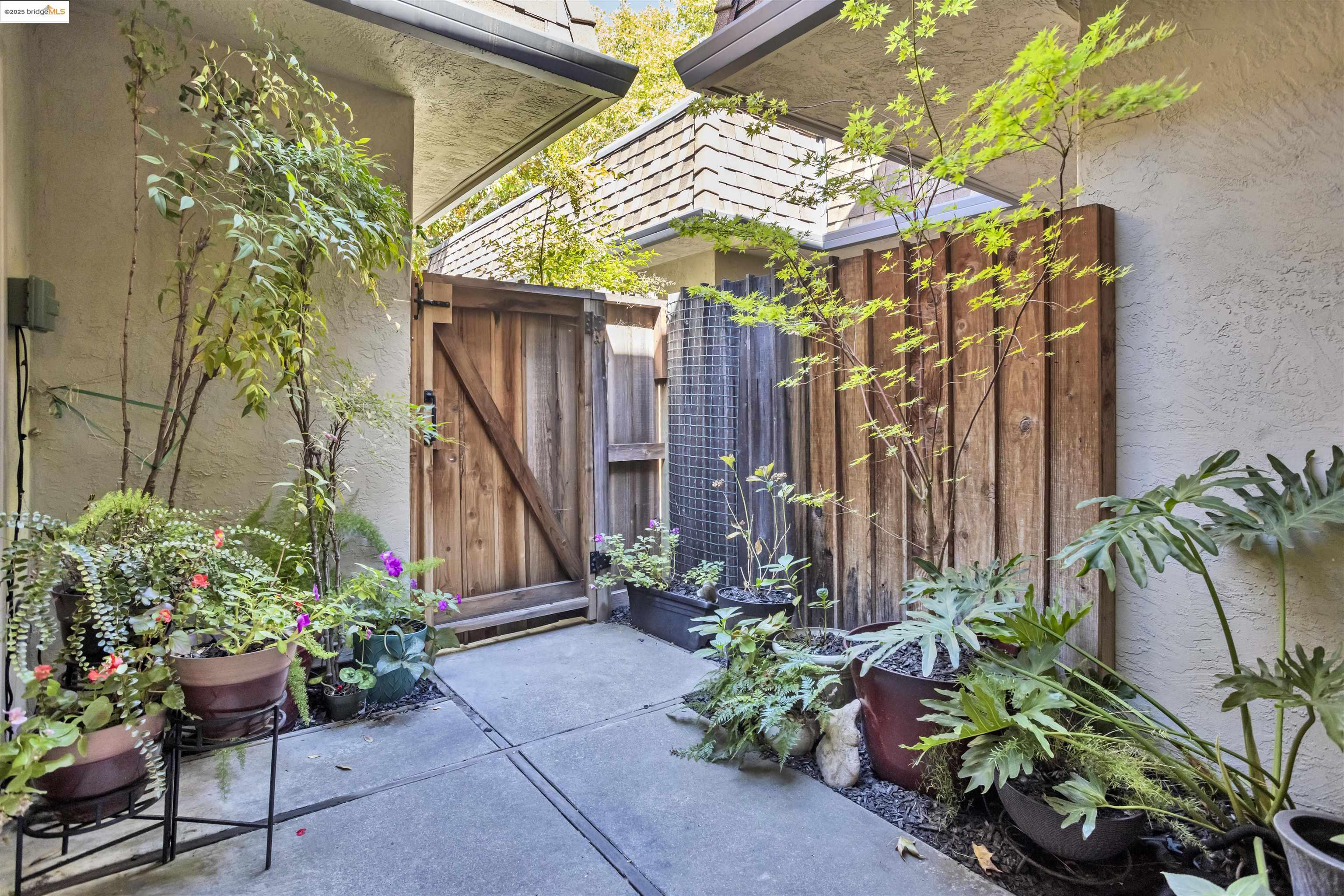 1905 Cannon Place Walnut Creek, CA 94597 - Photo 34 of 40 a view of a table and chair in the patio