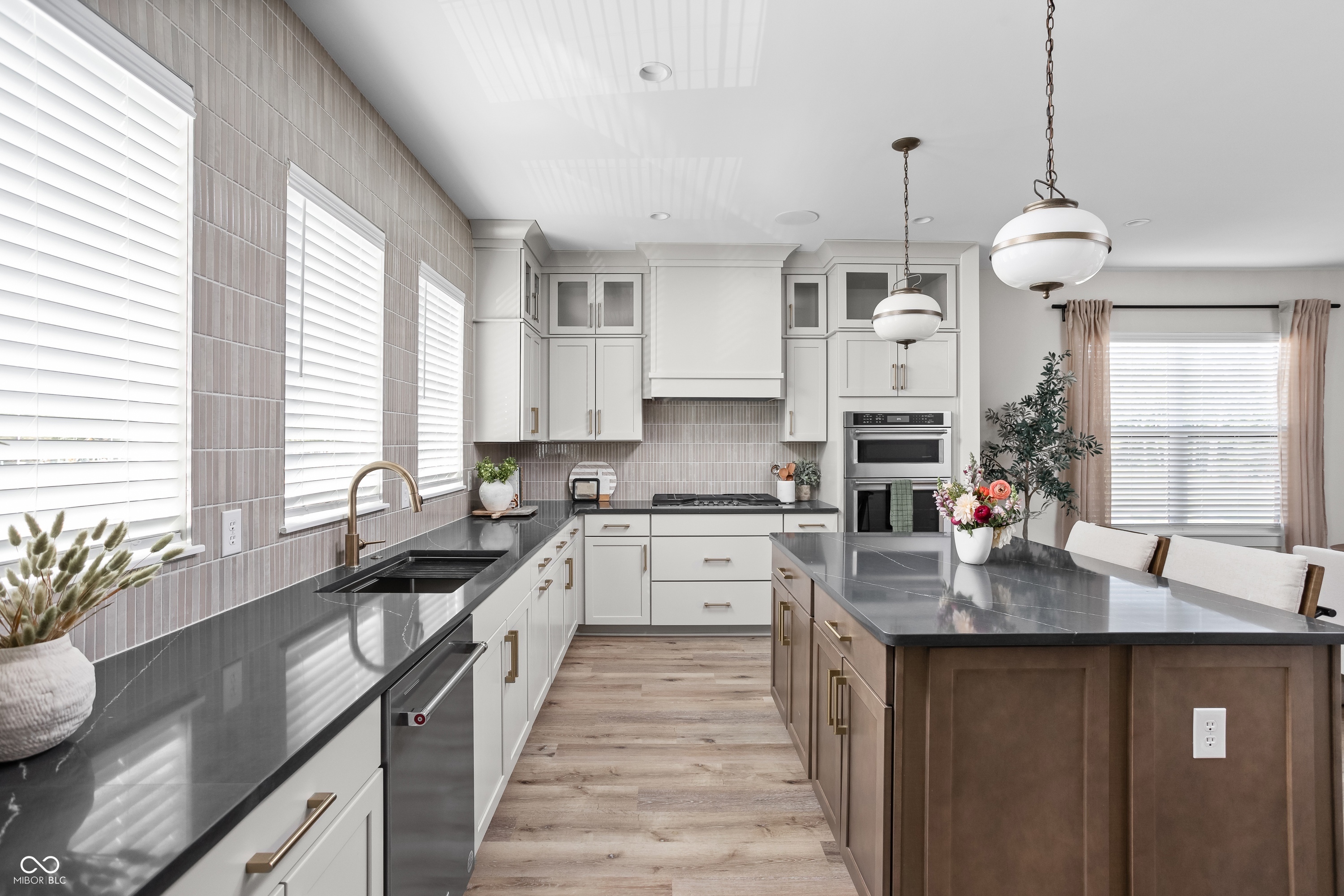 439 Flora Place Carmel, IN 46290 - Photo 3 of 11