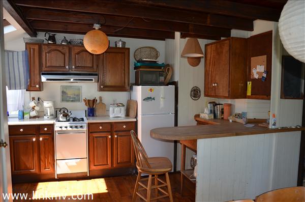 26 Basin Road Chilmark, MA 02535 - Photo 10 of 21 http://d1qzqeyxiitrap.cloudfront.net/photos/20116/600/250030db.jpg
