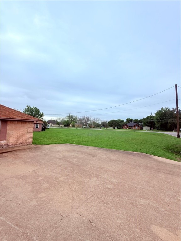 3831 Kendall Lane Waco, TX 76705 - Photo 3 of 13 a view of a road with a big yard