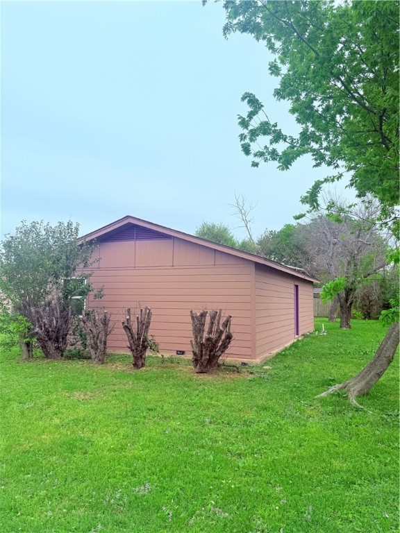 3831 Kendall Lane Waco, TX 76705 - Photo 10 of 13 a backyard of a house with lots of green space