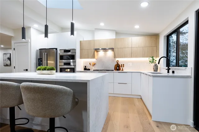 $2,346,000 | 15621 Southeast 24th Street, Bellevue, WA 98008