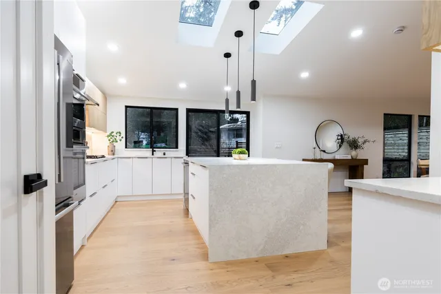 $2,346,000 | 15621 Southeast 24th Street, Bellevue, WA 98008