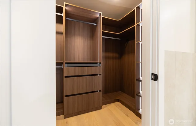 $2,346,000 | 15621 Southeast 24th Street, Bellevue, WA 98008