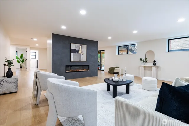 $2,346,000 | 15621 Southeast 24th Street, Bellevue, WA 98008