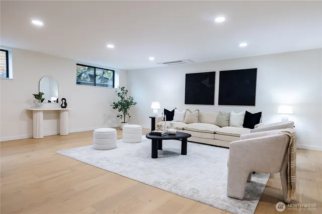 $2,346,000 | 15621 Southeast 24th Street, Bellevue, WA 98008