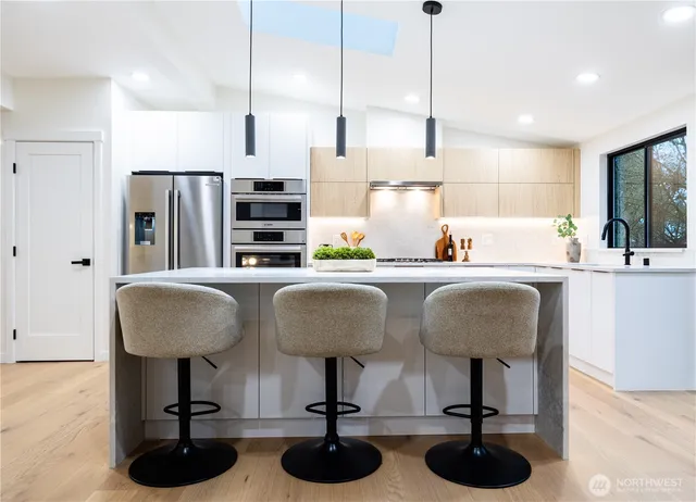 $2,346,000 | 15621 Southeast 24th Street, Bellevue, WA 98008