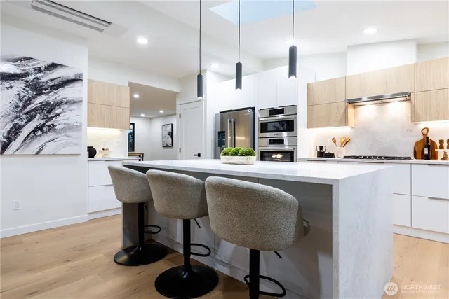 $2,346,000 | 15621 Southeast 24th Street, Bellevue, WA 98008