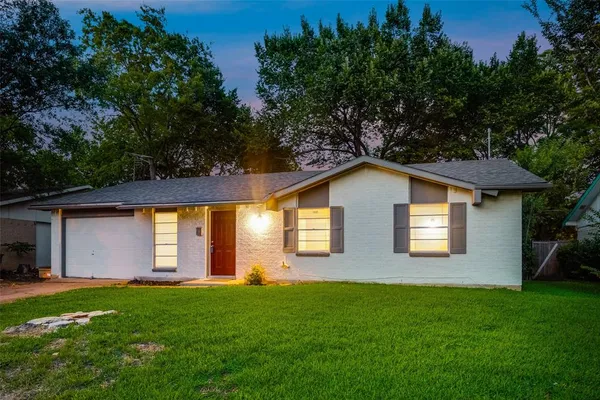 $1,795 | 1049 Eastwood Drive, Lewisville, TX 75067