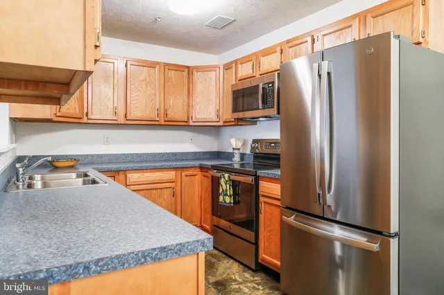 $1,500 | 145 Hailey Lane, Unit F11, Strasburg, VA 22657
