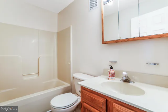 $1,500 | 145 Hailey Lane, Unit F11, Strasburg, VA 22657