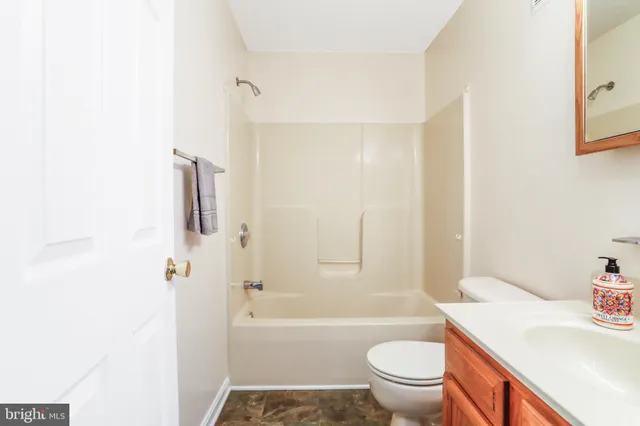 $1,500 | 145 Hailey Lane, Unit F11, Strasburg, VA 22657