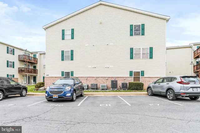 $1,500 | 145 Hailey Lane, Unit F11, Strasburg, VA 22657
