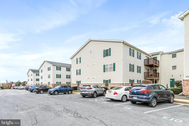 $1,500 | 145 Hailey Lane, Unit F11, Strasburg, VA 22657