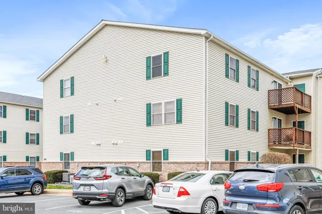 $1,500 | 145 Hailey Lane, Unit F11, Strasburg, VA 22657