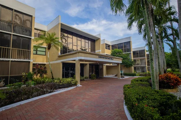 $3,300 | 16100 Golf Club Road, Unit 202, Weston, FL 33326