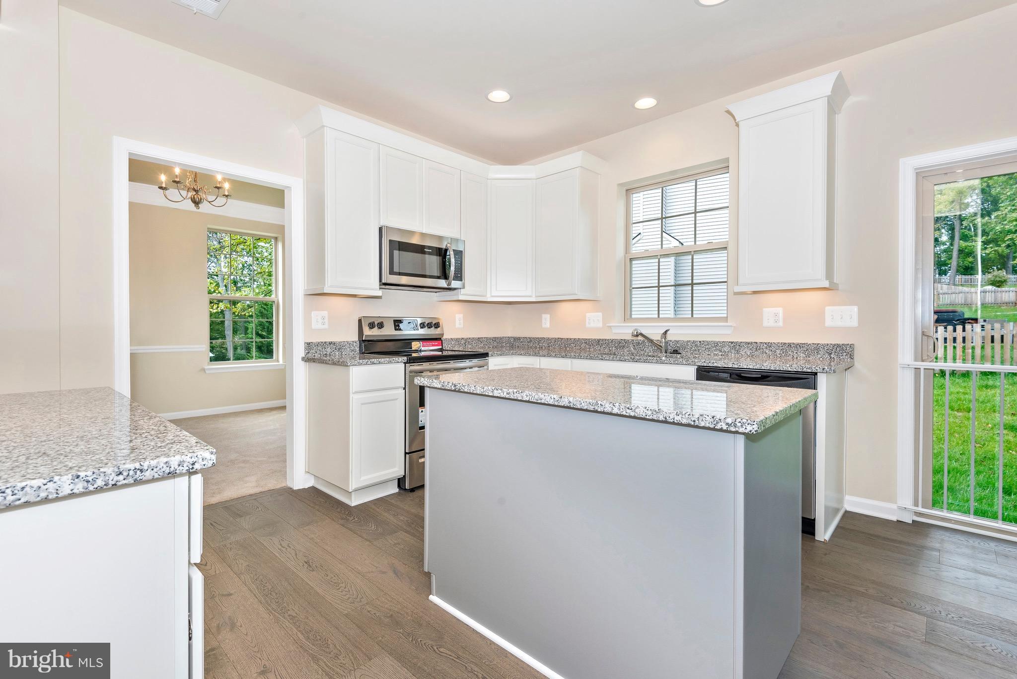 Kitchen w/ included Island