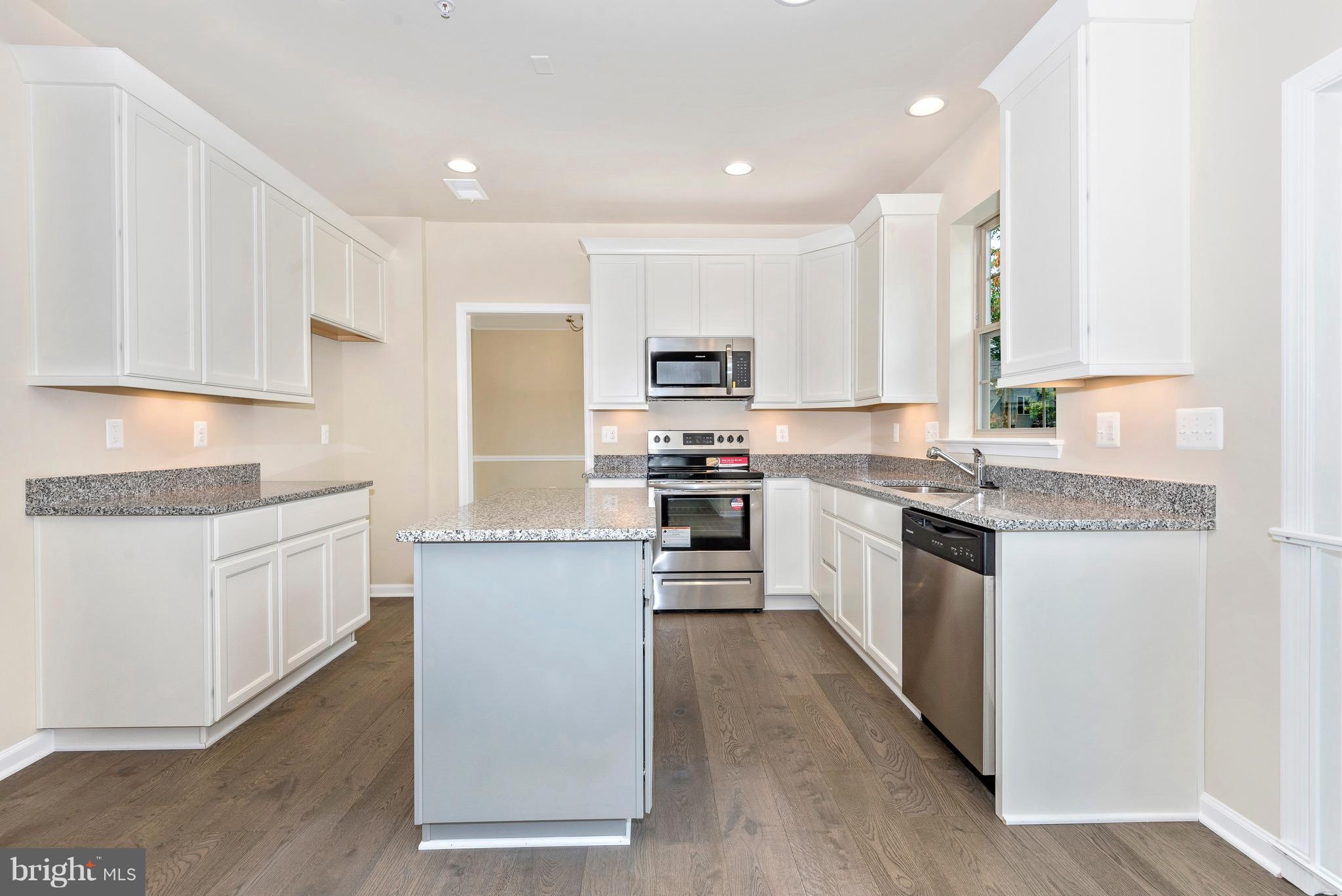 Kitchen w/ included Under-Cabinet Lighting