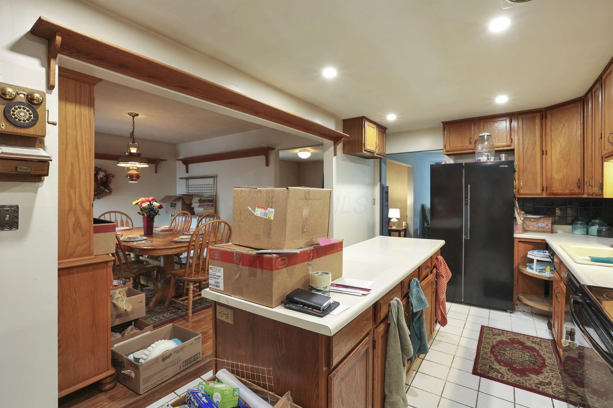 4969 Lockbourne Road Columbus, OH 43207 - Photo 7 of 32 Kitchen