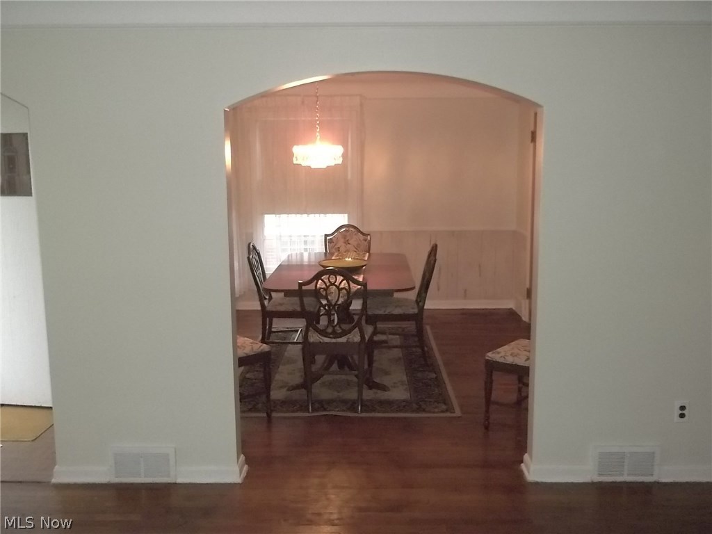 1368 Gordon Road Lyndhurst, OH 44124 - Photo 12 of 25
