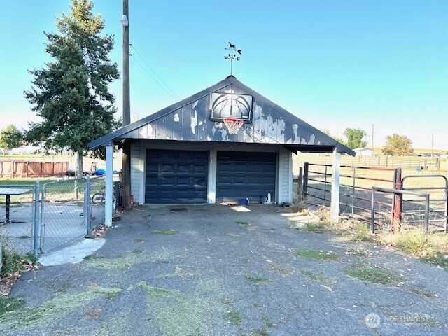 2368 Heritage Road Walla Walla, WA 99362 - Photo 3 of 25