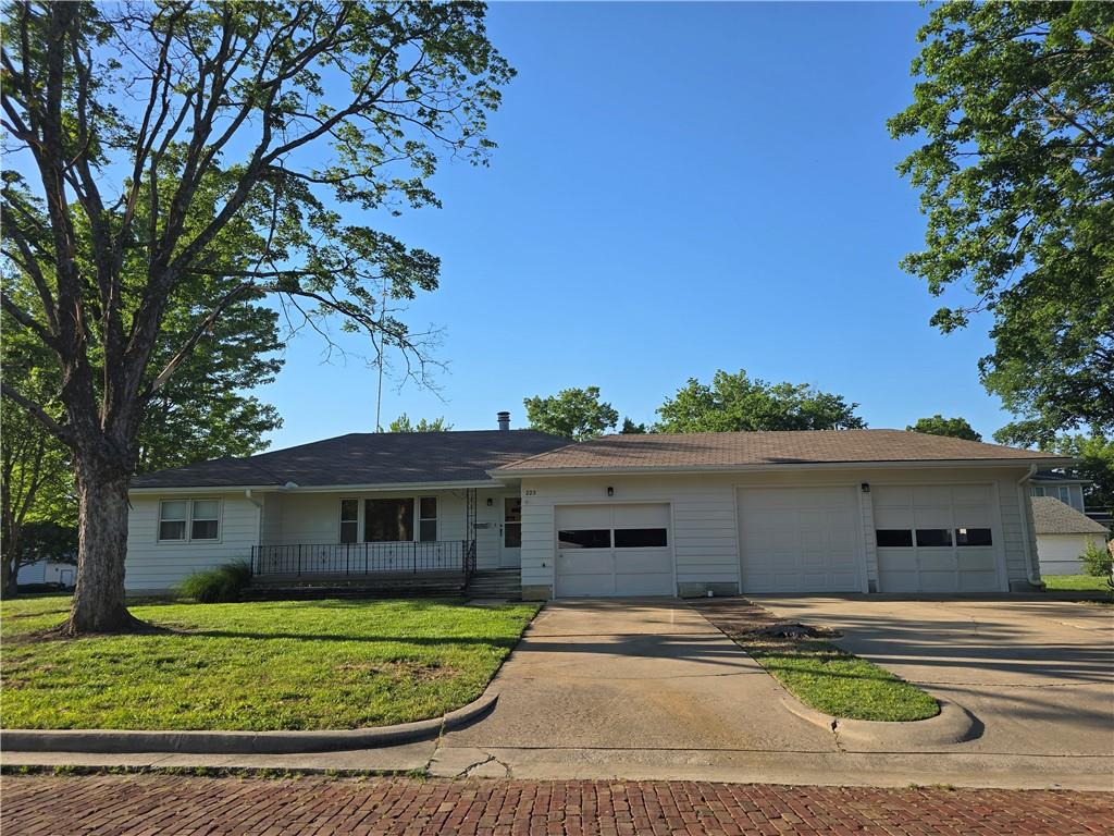 223 West 9th Street Fort Scott, KS 66701 - Photo 1 of 65