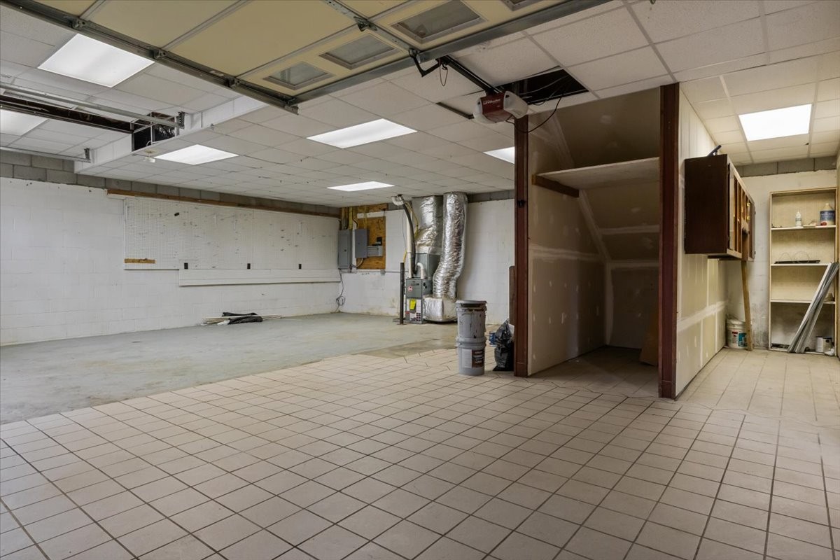 1077 Claylick Road White Bluff, TN 37187 - Photo 47 of 49 a view of a garage