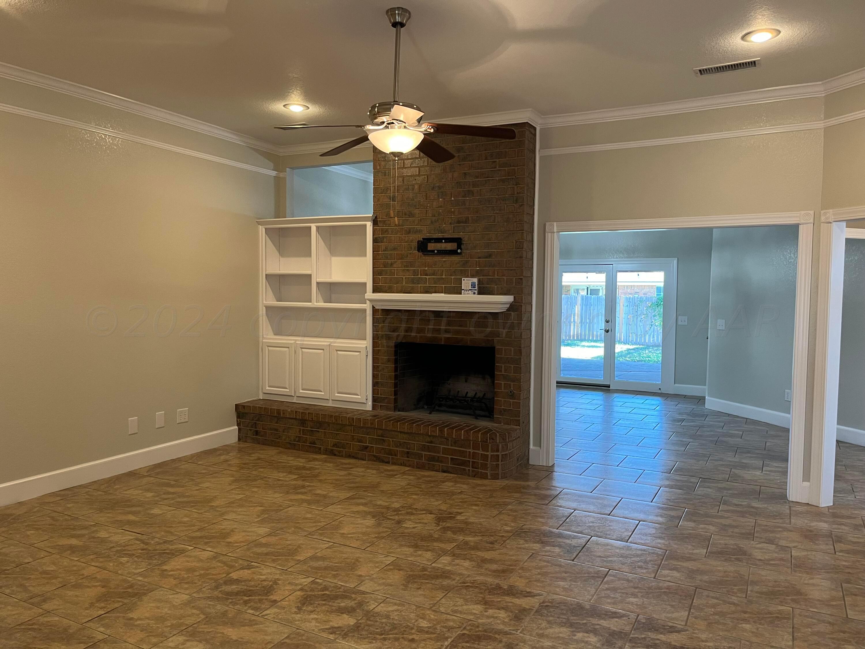 7104 Rochelle Lane Amarillo, TX 79109 - Photo 3 of 44 Living room