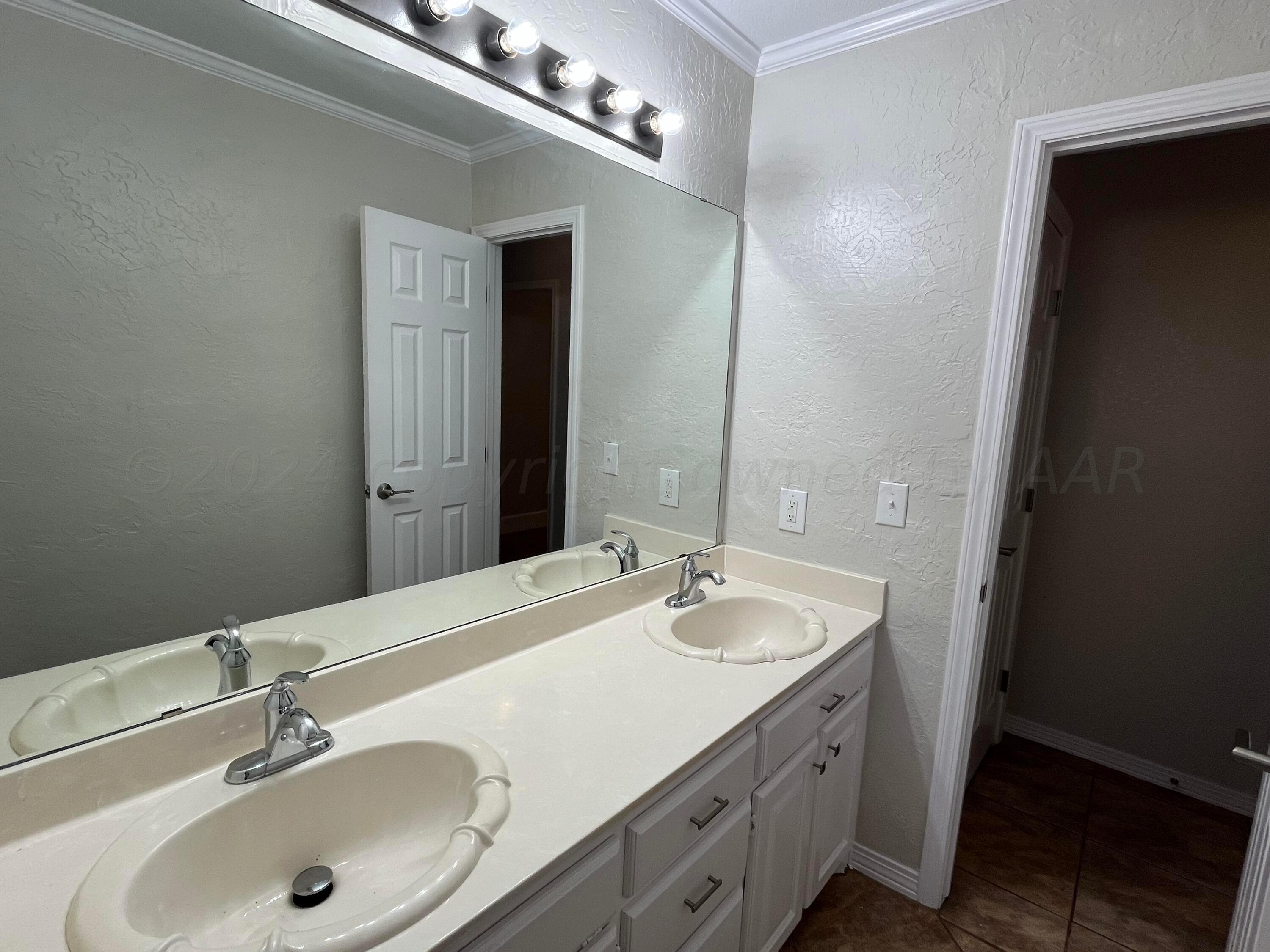 7104 Rochelle Lane Amarillo, TX 79109 - Photo 43 of 44 Bathroom