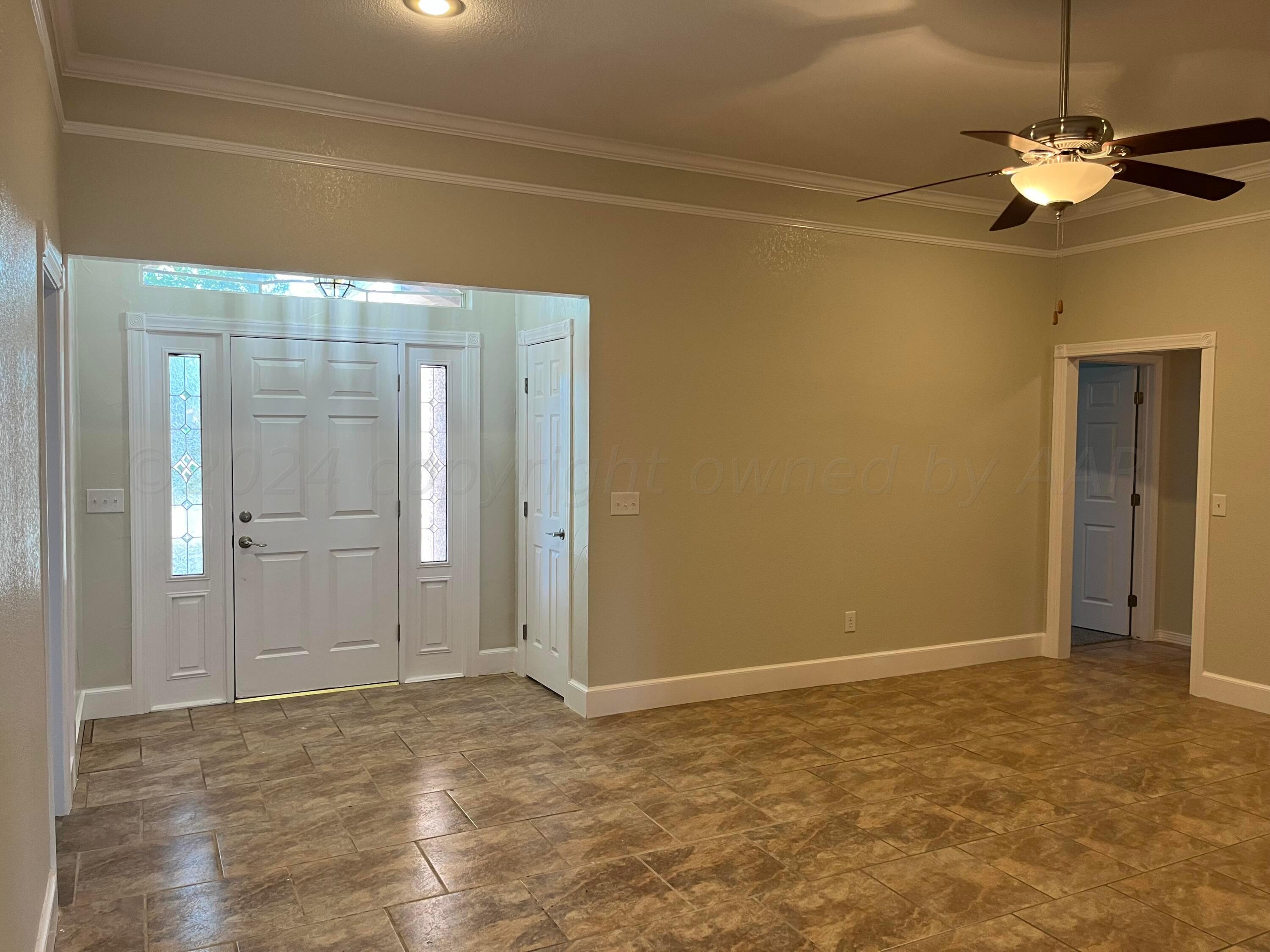 7104 Rochelle Lane Amarillo, TX 79109 - Photo 5 of 44 Living room