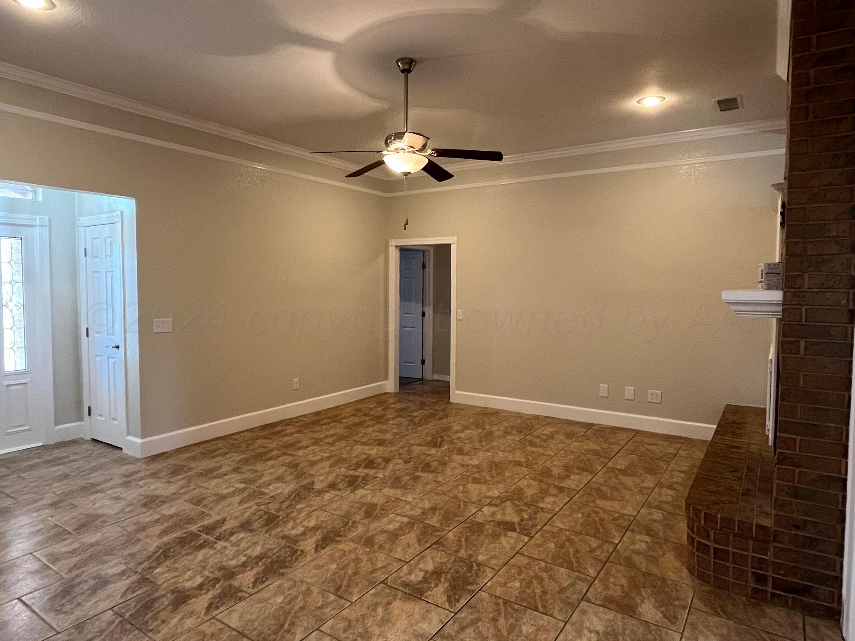 7104 Rochelle Lane Amarillo, TX 79109 - Photo 6 of 44 Living room