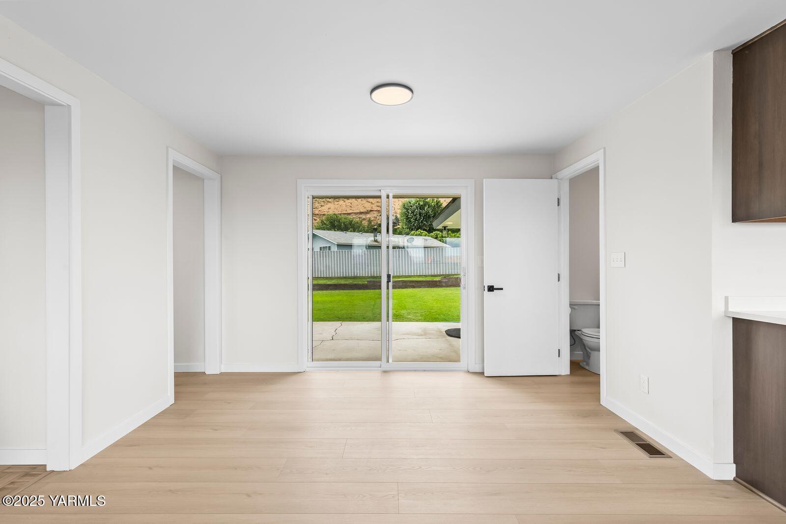 602 Meadowbrook Road Yakima, WA 98903 - Photo 14 of 42 a view of an empty room with a window