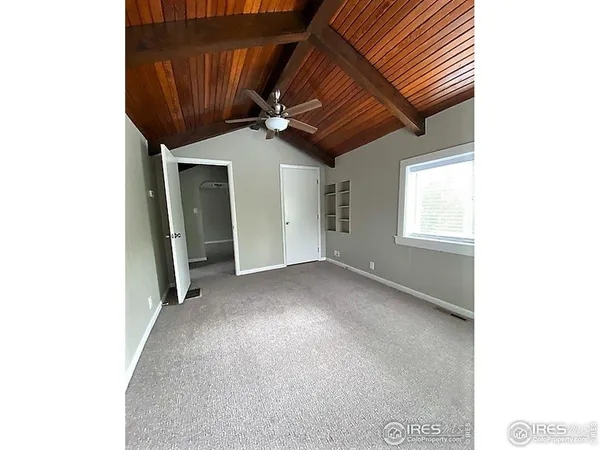 a view of a livingroom with a garage