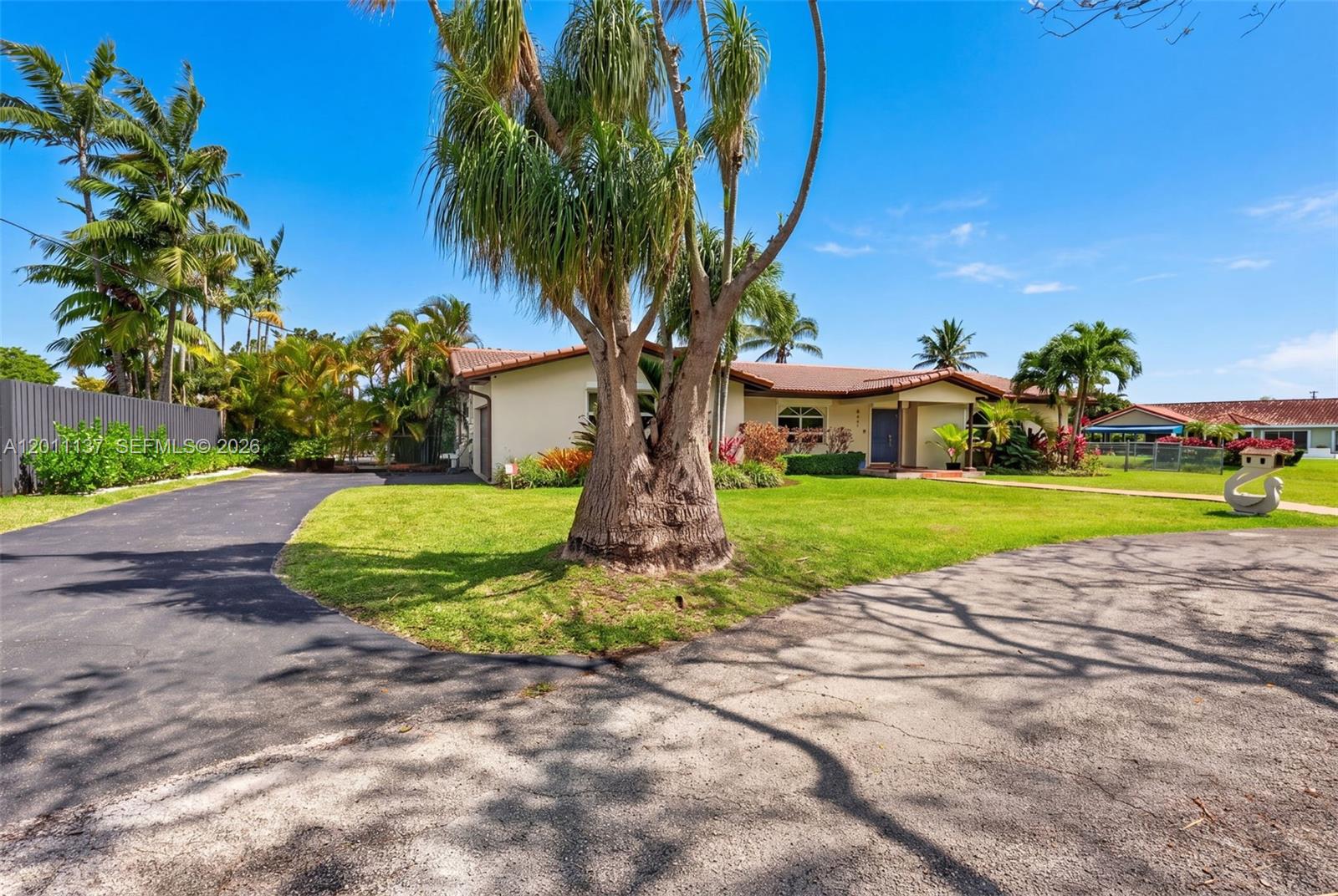 8005 Southwest 106th Street Miami, FL 33156 - Photo 3 of 30