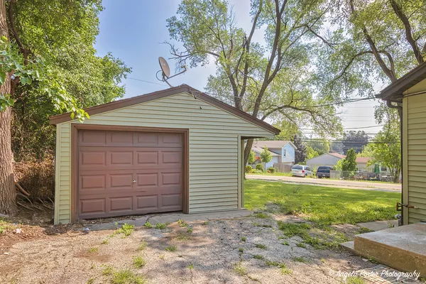 $1,950 | 1501 Round Lake Drive, Round Lake Beach, IL 60073