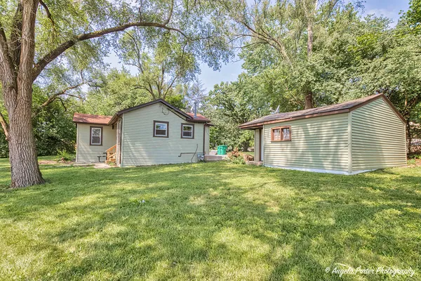 $1,950 | 1501 Round Lake Drive, Round Lake Beach, IL 60073