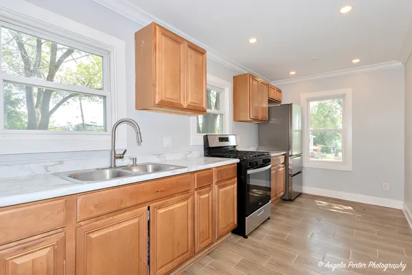 $1,950 | 1501 Round Lake Drive, Round Lake Beach, IL 60073