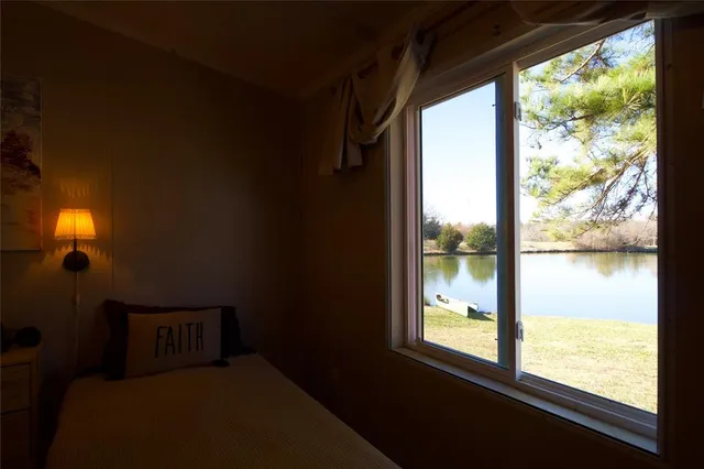 a view of window in an empty room