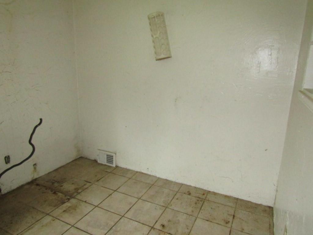 8041 Aber Road Verona, PA 15147 - Photo 11 of 38