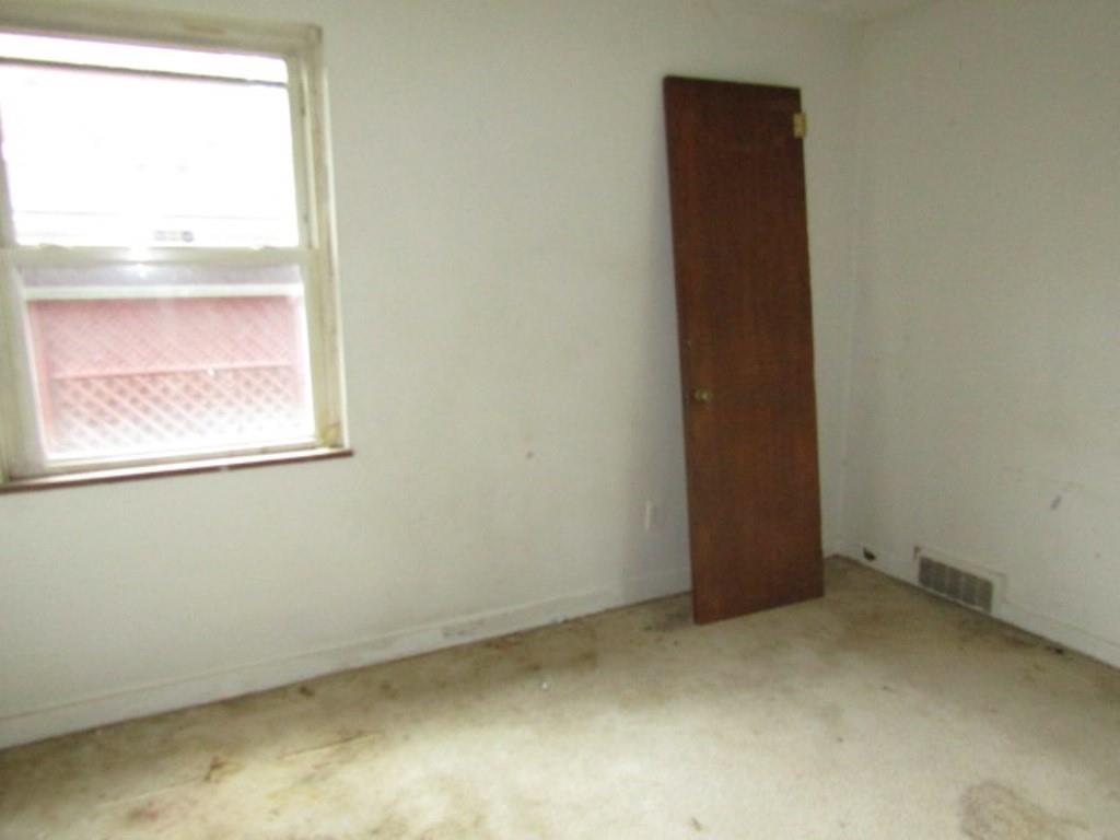 8041 Aber Road Verona, PA 15147 - Photo 14 of 38