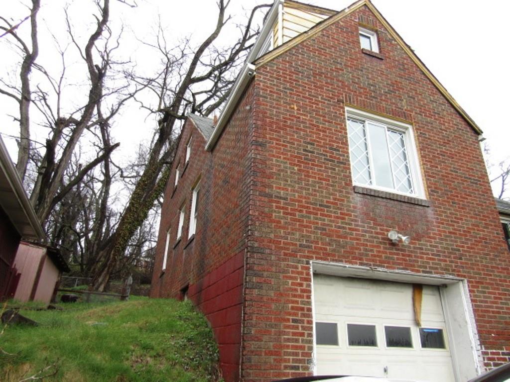 8041 Aber Road Verona, PA 15147 - Photo 2 of 38