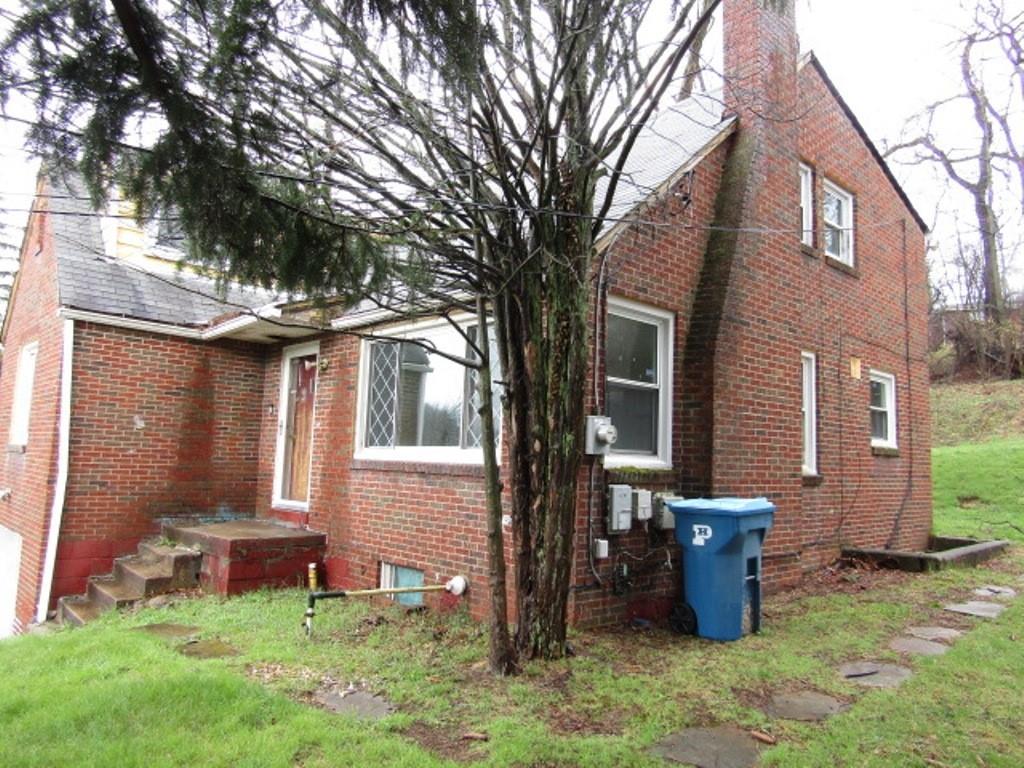 8041 Aber Road Verona, PA 15147 - Photo 3 of 38