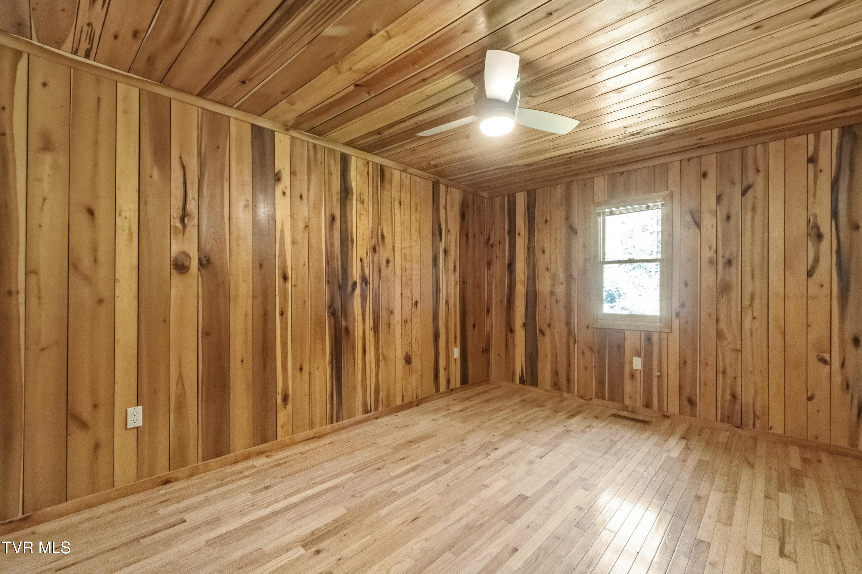 390 Fiddlers Branch Road Hampton, TN 37658 - Photo 29 of 79 31