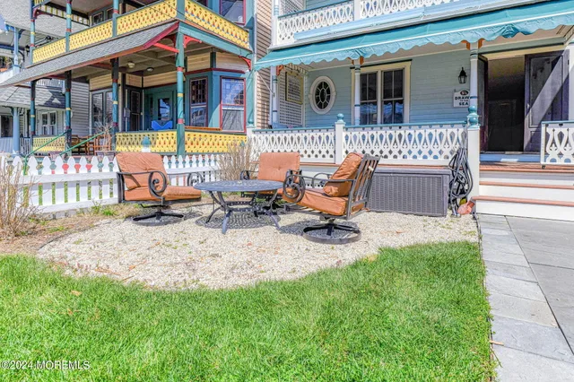 a view of a house with backyard and porch