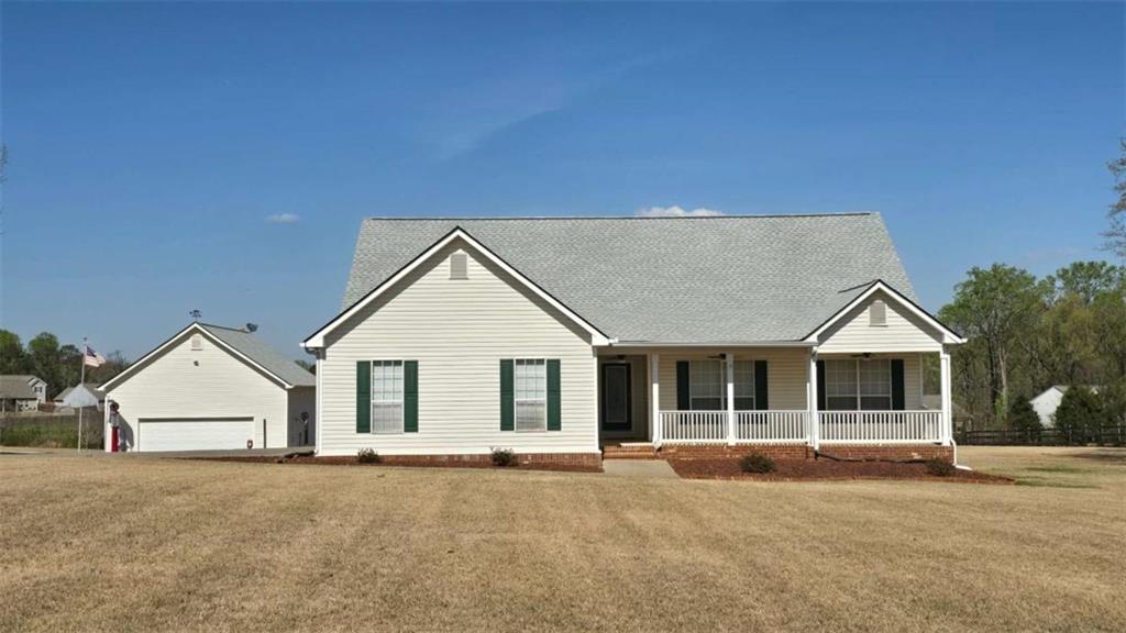 352 Olde Wick Trail Hoschton, GA 30548 - Photo 1 of 34 front view of a house with a yard
