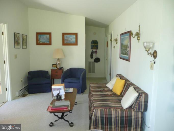 4916 David Greene Road Cambridge, MD 21613 - Photo 11 of 30 Living Room