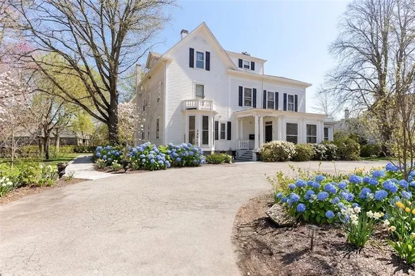 $589,000 | 446 Bellevue Avenue, Unit 3, Newport, RI 02840