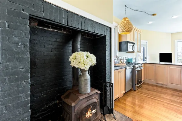 $589,000 | 446 Bellevue Avenue, Unit 3, Newport, RI 02840