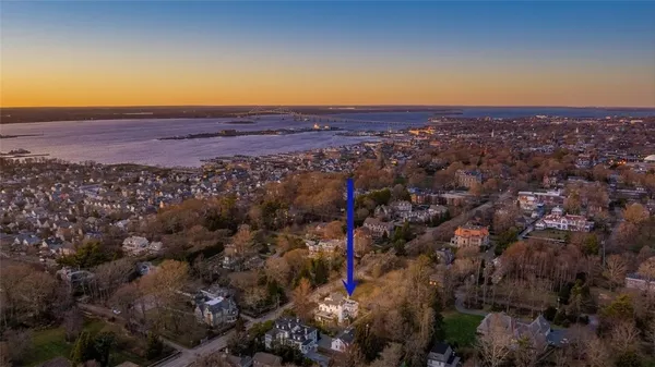 $589,000 | 446 Bellevue Avenue, Unit 3, Newport, RI 02840