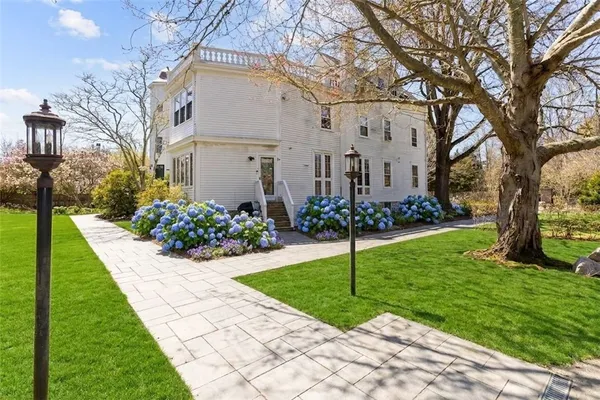 $589,000 | 446 Bellevue Avenue, Unit 3, Newport, RI 02840